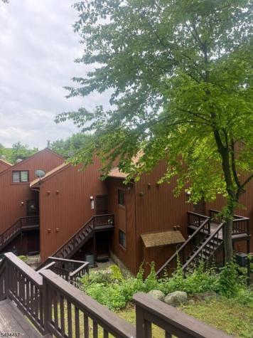 8 Steamboat Drive Vernon NJ 07462