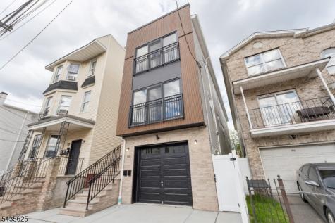 910 Bergen Street Newark NJ 07112