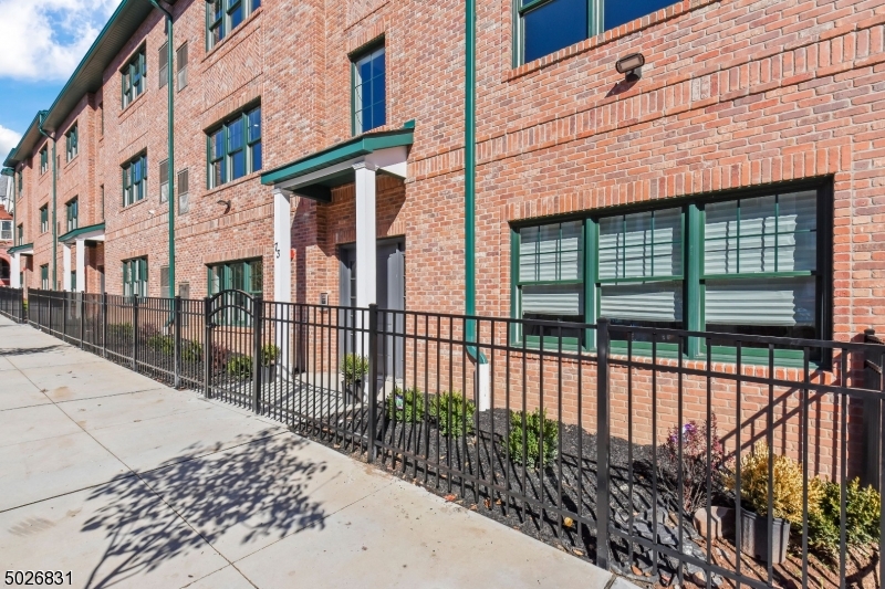 85 4TH Ave. Unit 2a Newark NJ 07104