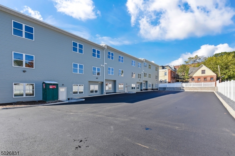 85 4TH Ave. Unit 2a Newark NJ 07104