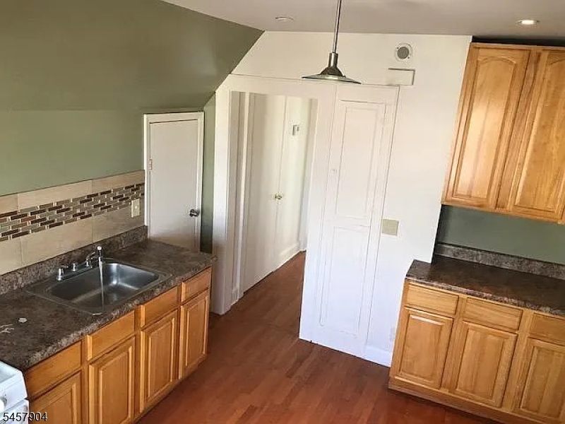 322 Ampere Parkway Bloomfield NJ 07003