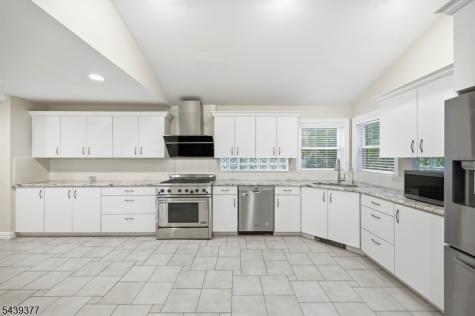 47 Crossbrook Road Livingston NJ 07039