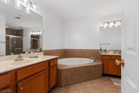 162 Blue Heron Drive Secaucus NJ 07094