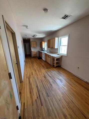213 Lakeview Avenue Clifton NJ 07011