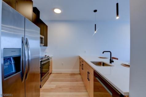 39 Madison Newark NJ 07105