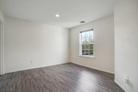 16 Lagoon Way Roxbury NJ 07852