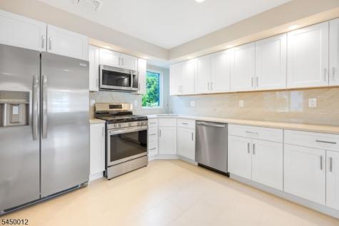 137 Stefanic Avenue Elmwood Park NJ 07407