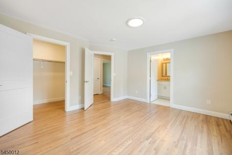 137 Stefanic Avenue Elmwood Park NJ 07407