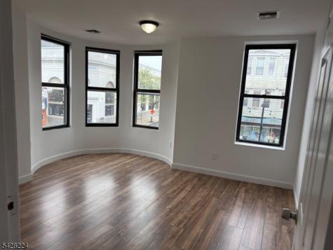 182 Ferry Street Newark NJ 07105