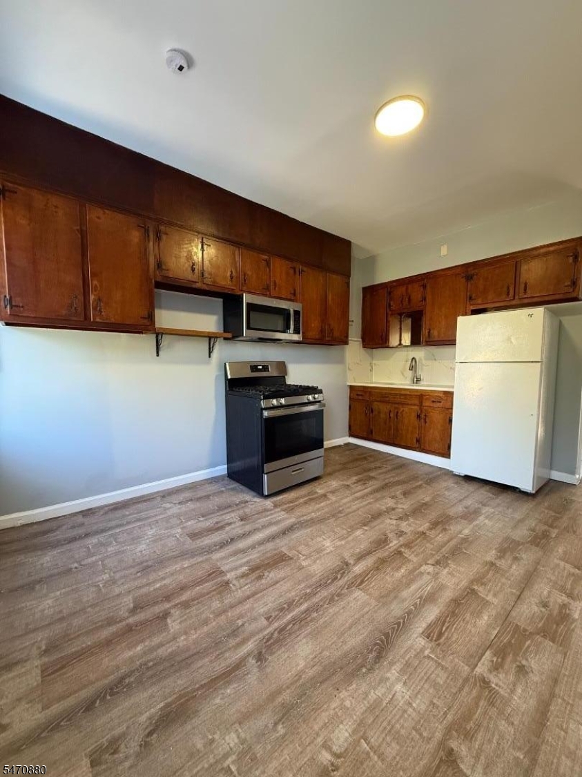 61 Spring Street Lodi NJ 07644