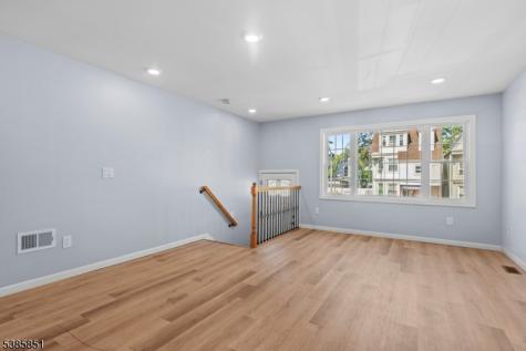 142 N 15th Street East Orange NJ 07017