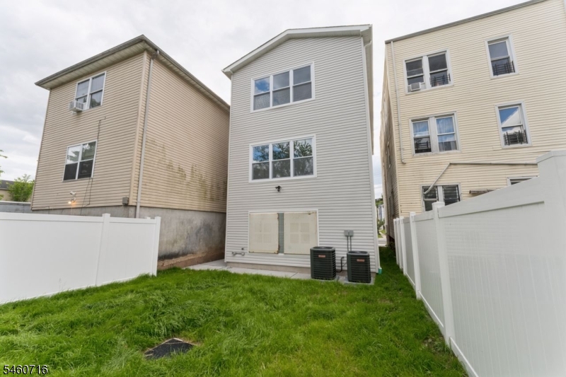 914 Bergen Street Newark NJ 07112
