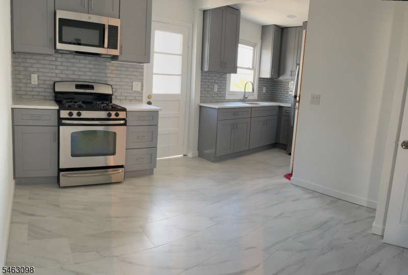 160 E Kinney St Unit 2r Newark NJ 07105