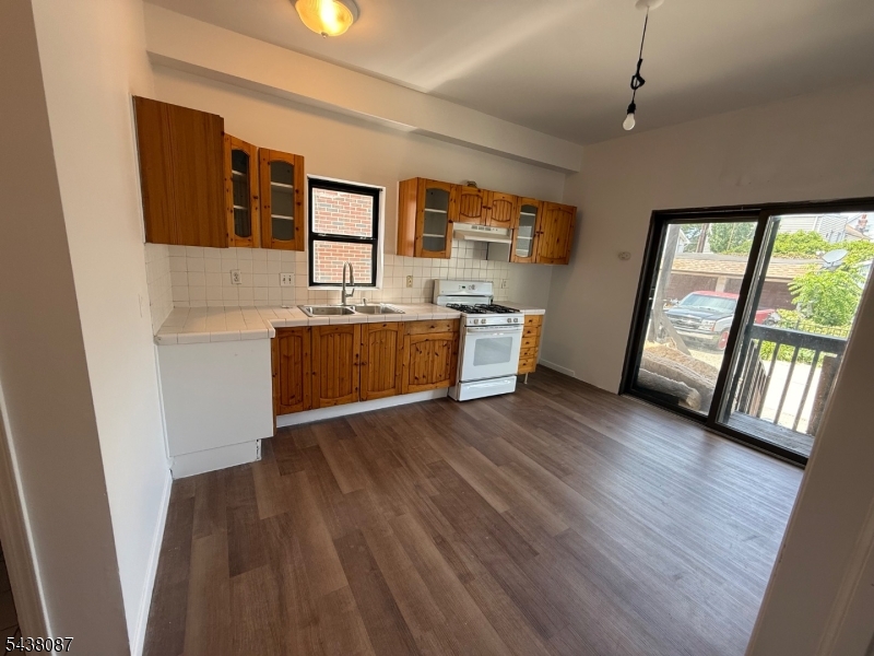 88 Garrison Street Newark NJ 07105