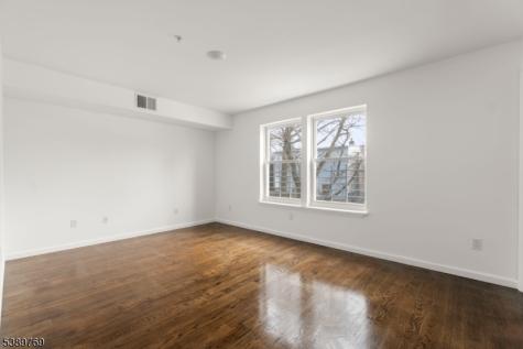496 S 18th Street Newark NJ 07103