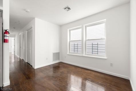 496 S 18th Street Newark NJ 07103