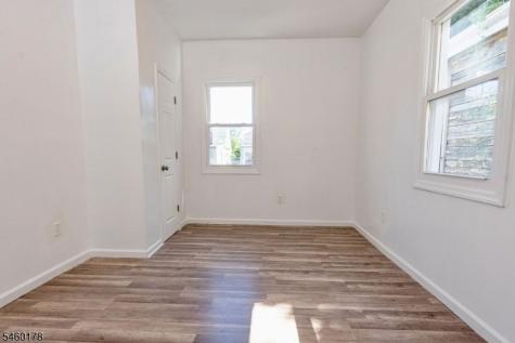 186 N 17th East Orange NJ 07017