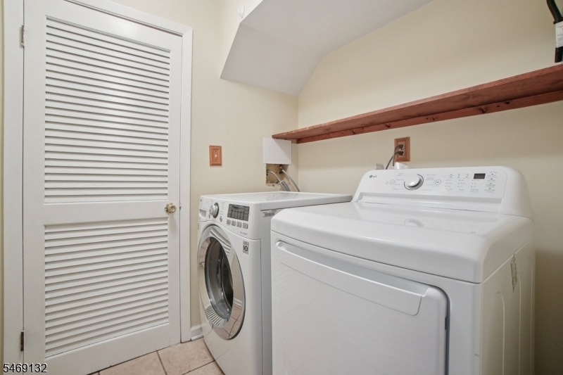 31 Castle Ridge Drive East Hanover NJ 07936