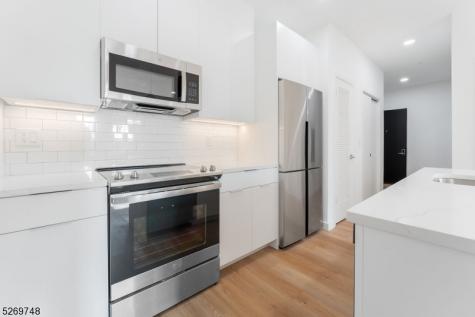 25 Freeway Drive East Orange NJ 07018