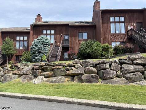 3 Spyglass Hill Vernon NJ 07462