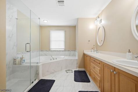61 Schweinberg Drive Roseland NJ 07068