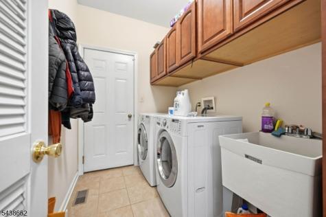 61 Schweinberg Drive Roseland NJ 07068