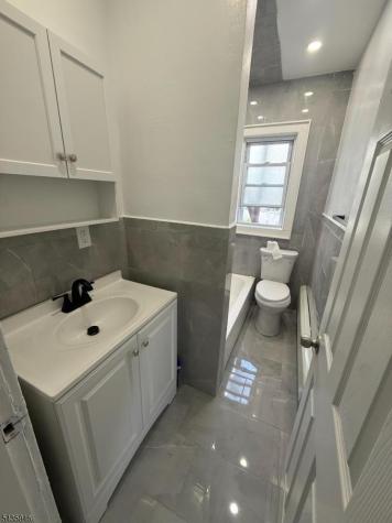 85 Sunnyside Terrace East Orange NJ 07018