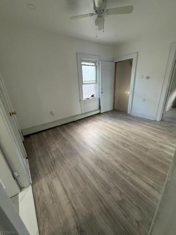 85 Sunnyside Terrace East Orange NJ 07018