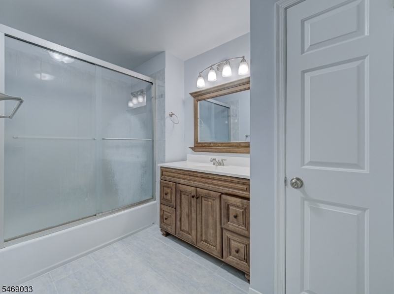 16 Cedar Court Raritan NJ 08822
