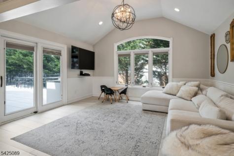 28 Glenroy Road Fairfield NJ 07004