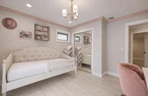28 Glenroy Road Fairfield NJ 07004