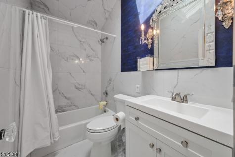 28 Glenroy Road Fairfield NJ 07004