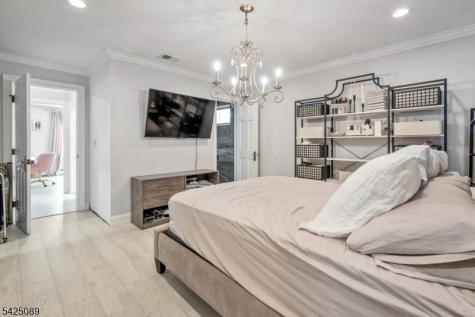 28 Glenroy Road Fairfield NJ 07004