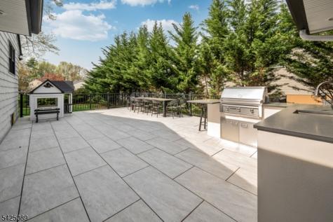 28 Glenroy Road Fairfield NJ 07004