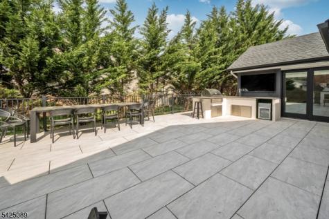 28 Glenroy Road Fairfield NJ 07004