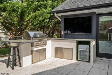 28 Glenroy Road Fairfield NJ 07004