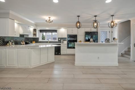 28 Glenroy Road Fairfield NJ 07004