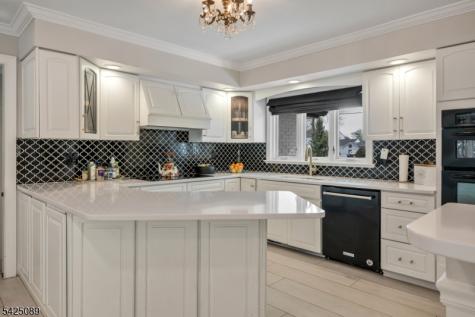 28 Glenroy Road Fairfield NJ 07004