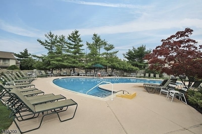16 Mcchesney Court West Orange NJ 07052