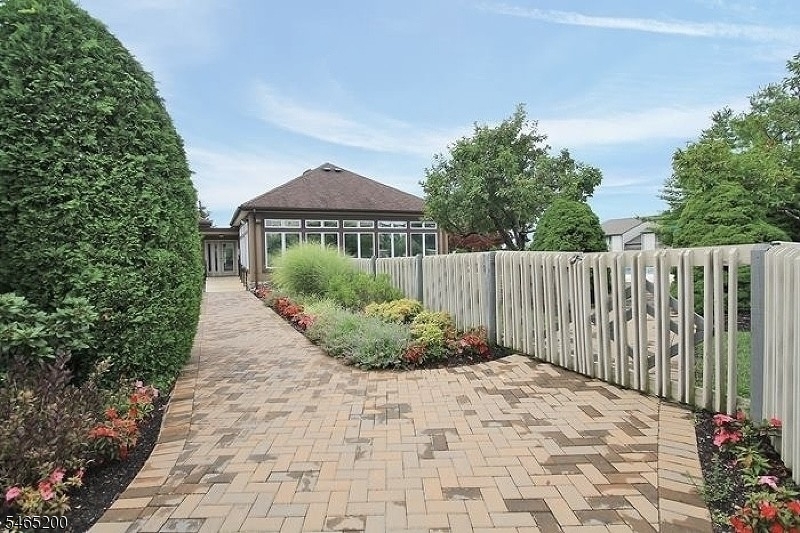 16 Mcchesney Court West Orange NJ 07052