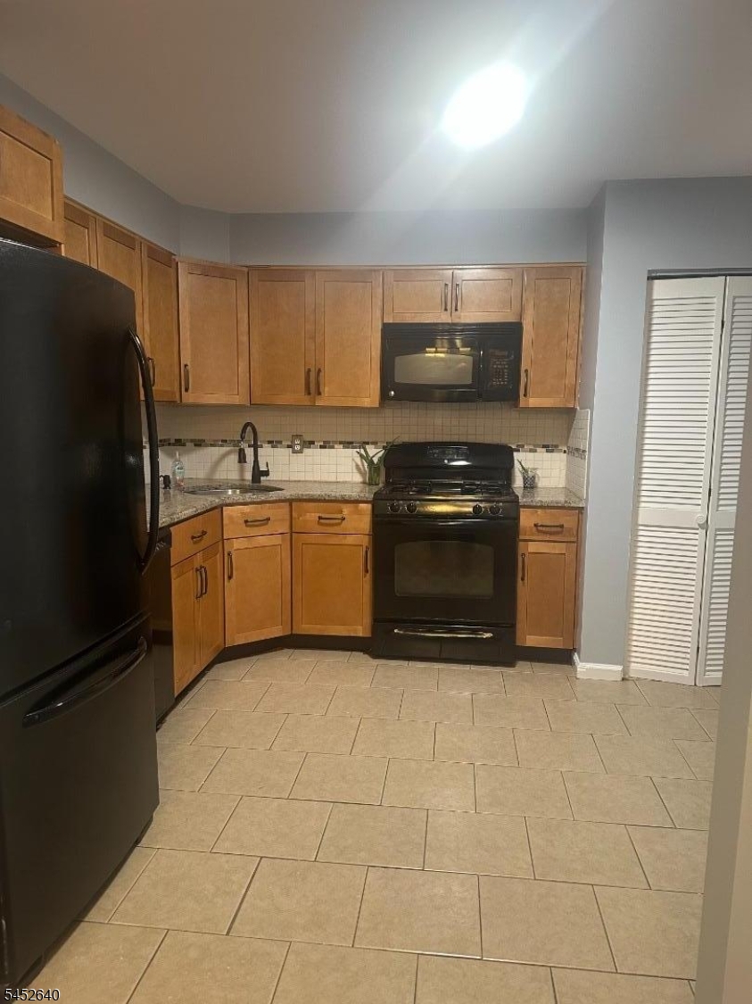 24 Falls Bridge Drive Totowa NJ 07512