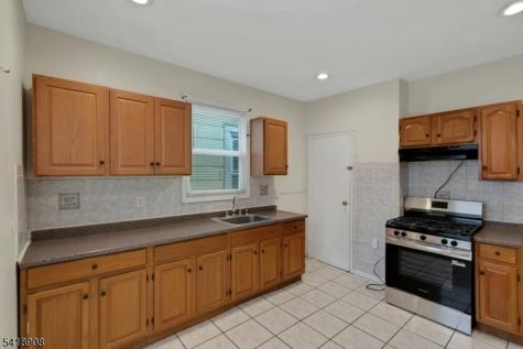 496 21ST St, Apt 2 Irvington NJ 07111