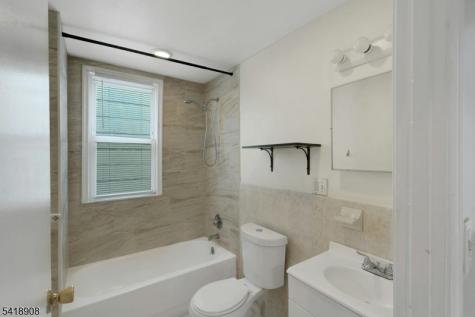 496 21ST St, Apt 2 Irvington NJ 07111