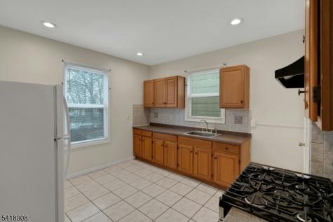 496 21ST St, Apt 2 Irvington NJ 07111