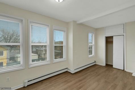 496 21ST St, Apt 2 Irvington NJ 07111