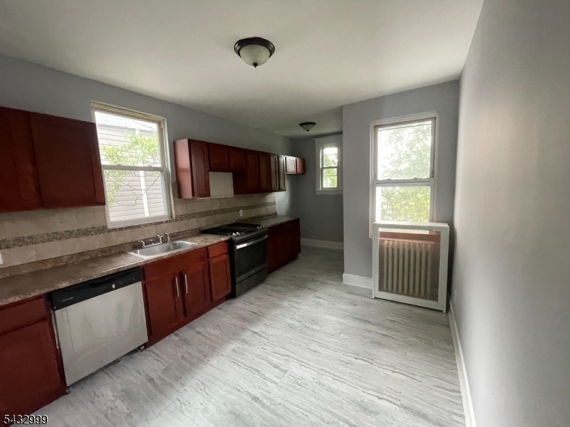 8 Treacy Avenue Newark NJ 07108