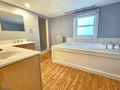 24 Pennsylvania Avenue Flemington NJ 08822