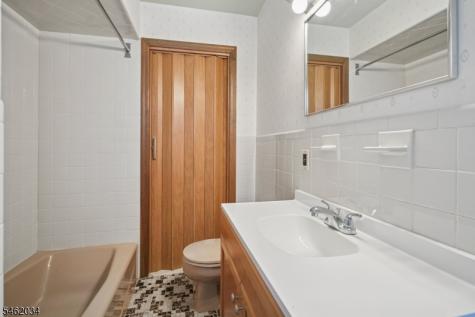 15 Mcgregor Avenue Mount Arlington NJ 07856