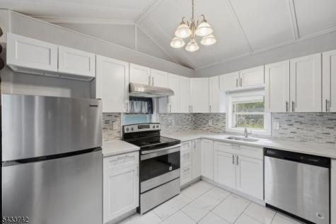 33 Hillside Avenue Jefferson NJ 07460
