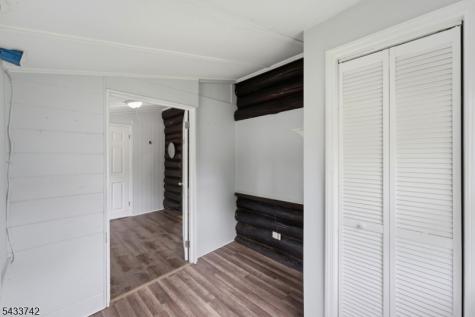 33 Hillside Avenue Jefferson NJ 07460